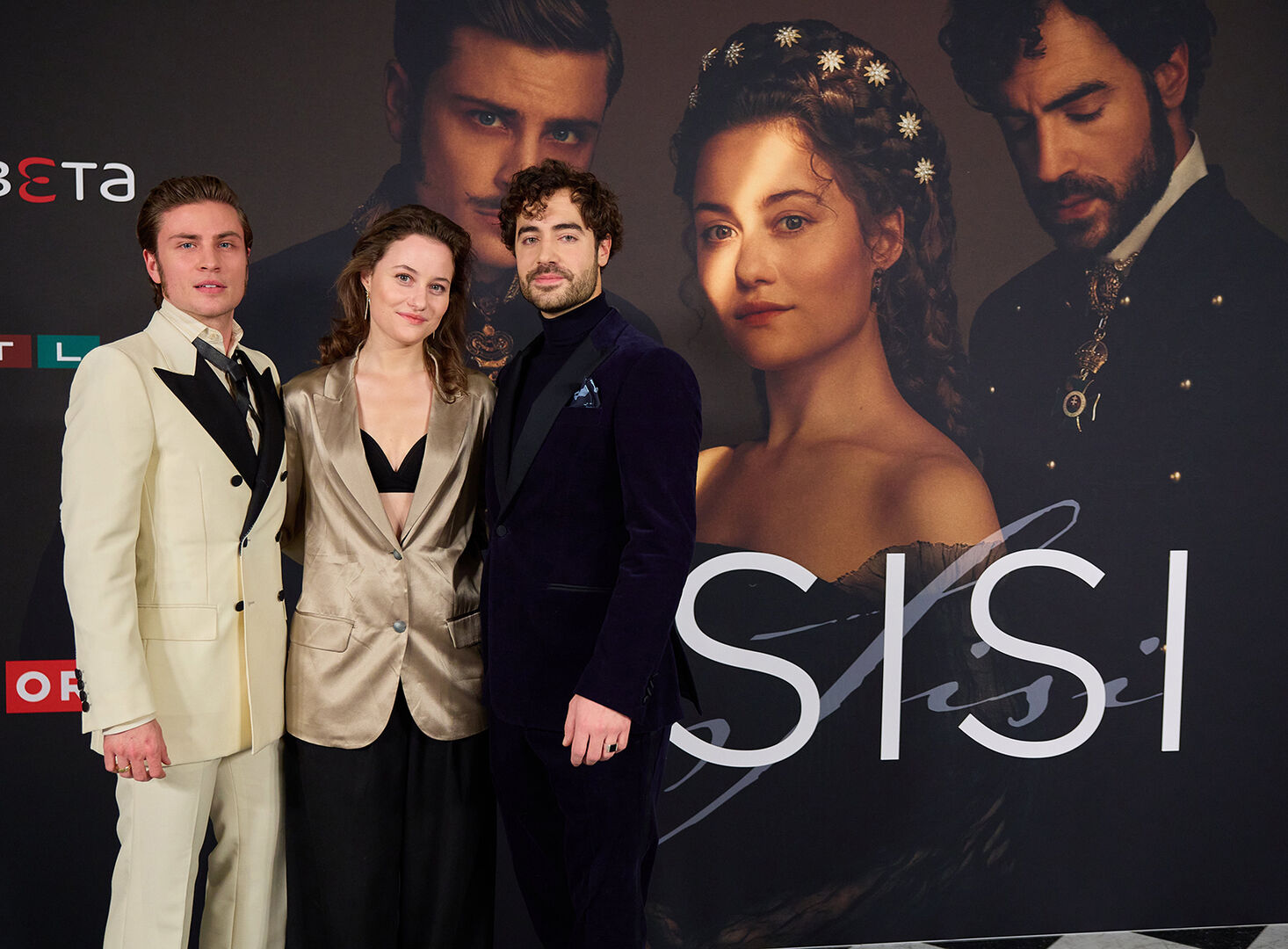 Jannik Schümann und Dominique Devenport | Credit: Starpix / picturedesk.com