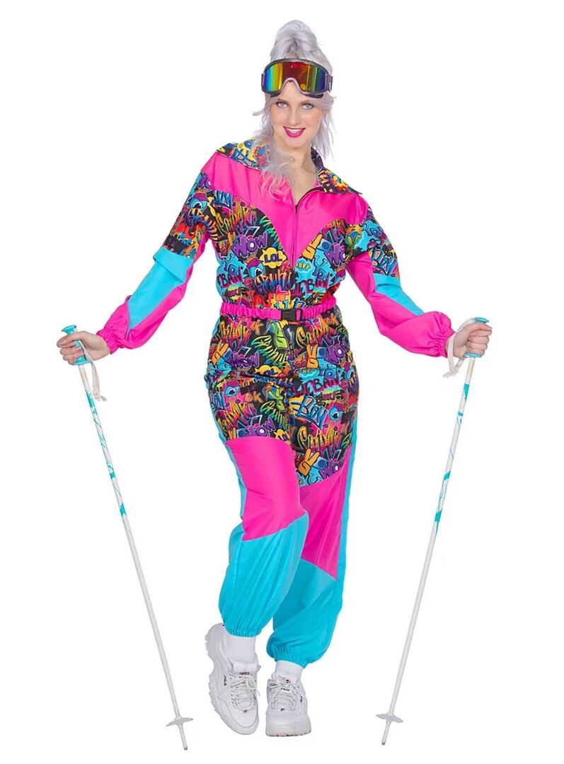 Frau im bunten Retro-Skioutfit.