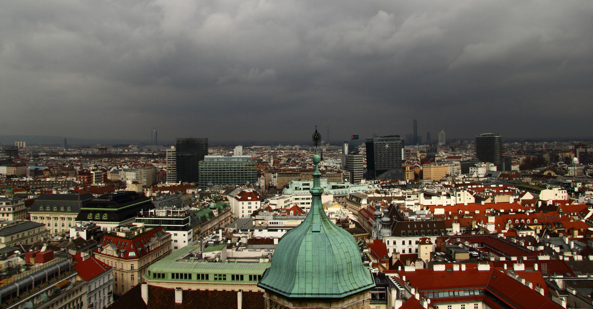 Schwarzer Himmel über Wien