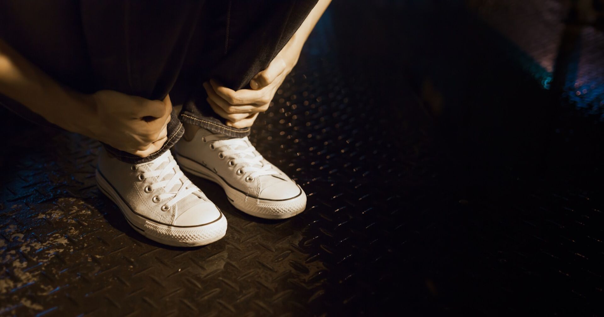 Die Füße eines verängstigten Kinds.