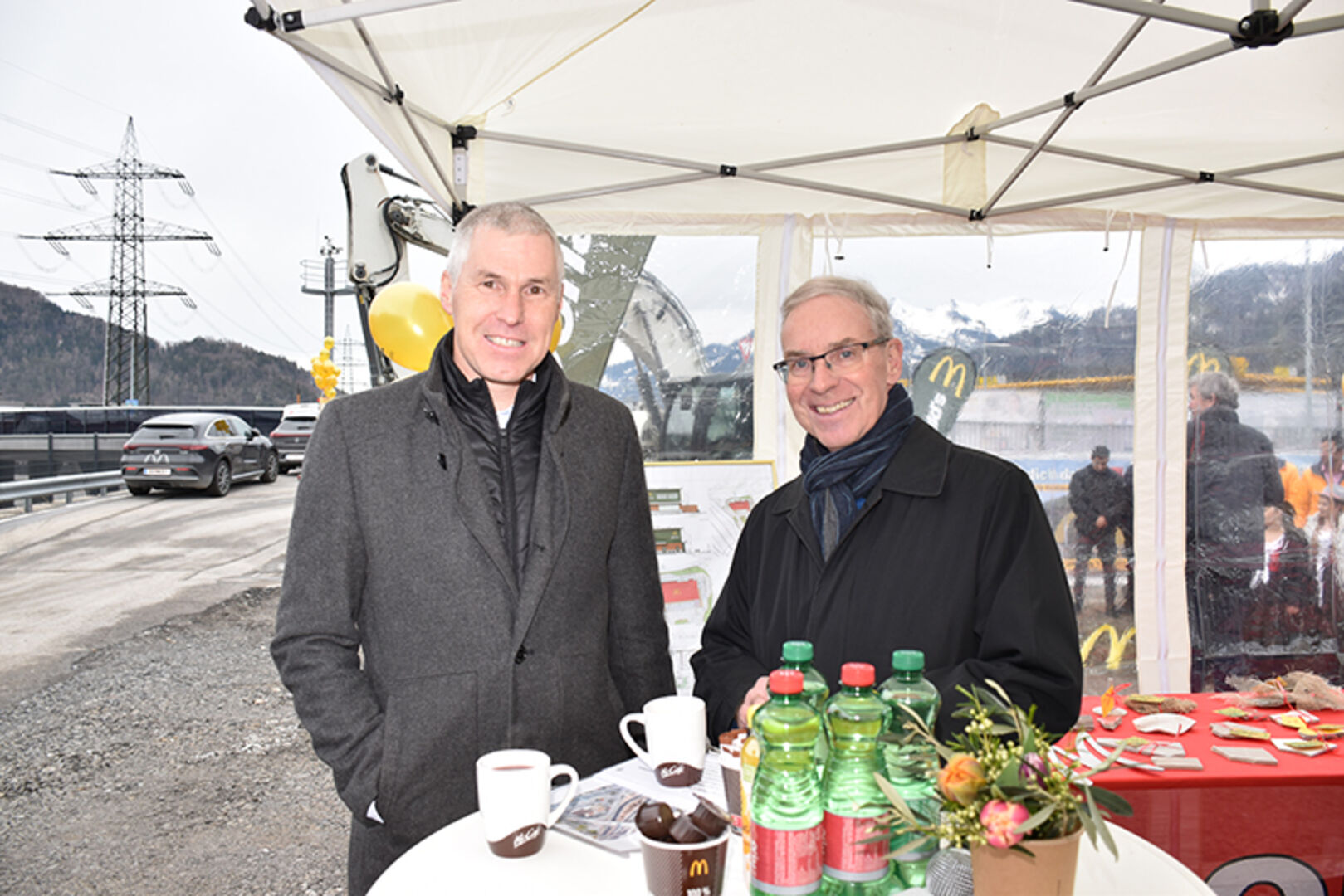 Robert Zimmermann  (Raiffeisenbank Montfort) und Karl Loacker (v. li.)