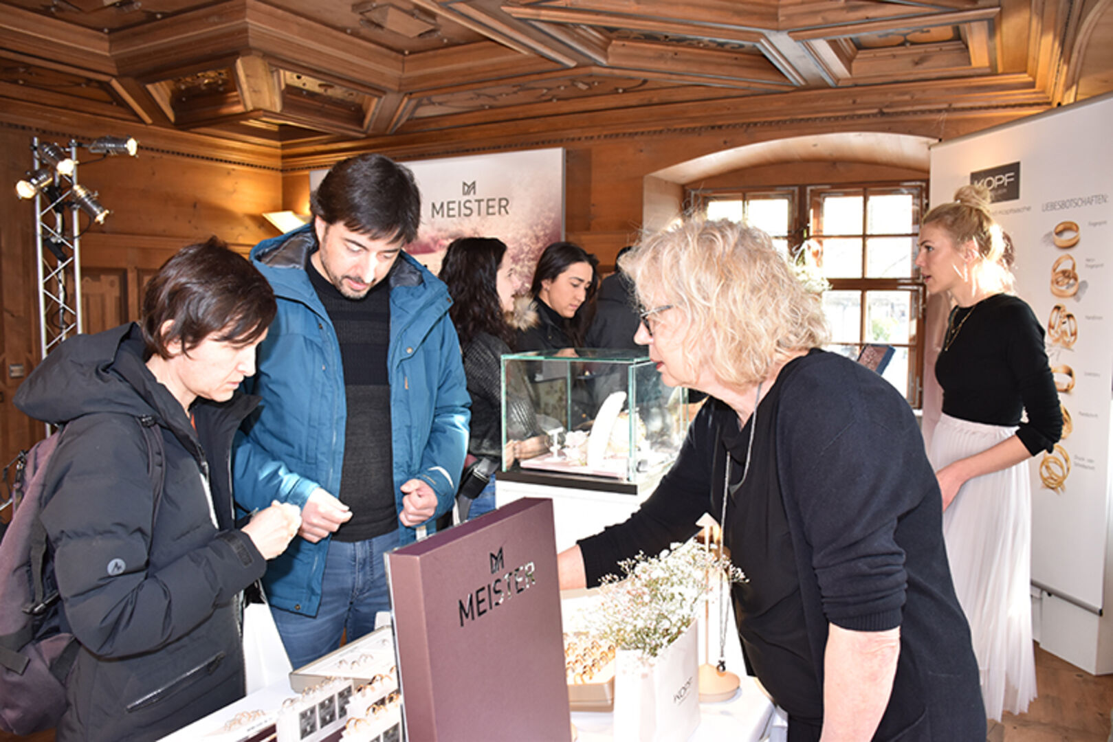 Nirgends wird die Beratung zu Eheringen so stark genützt wie beim Hochzeitsmessestand von Juwelier Kopf aus Götzis