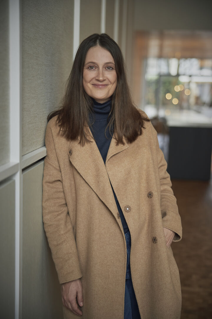 Geschäftsführerin Lisa Rümmele im Salon des neuen Stadthotels.