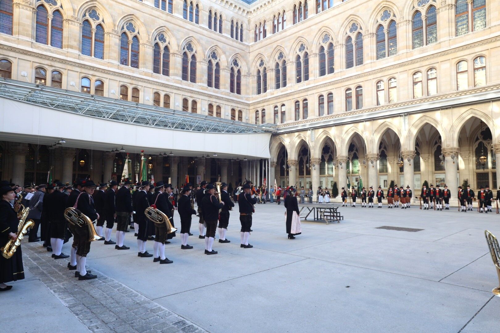 Traditionsvereine präsentieren sich in Arkadenhof