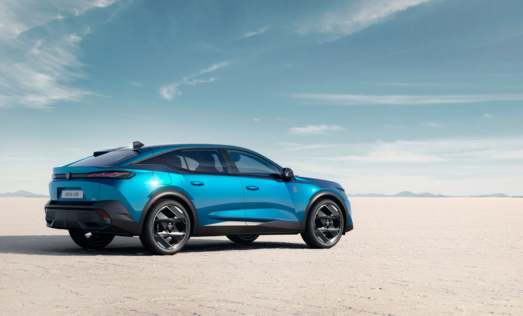 Mit dem 4,69 Meter langen Peugeot 408 brachte die Löwenmarke eine Fastback-Silhouette ins C-Segment.