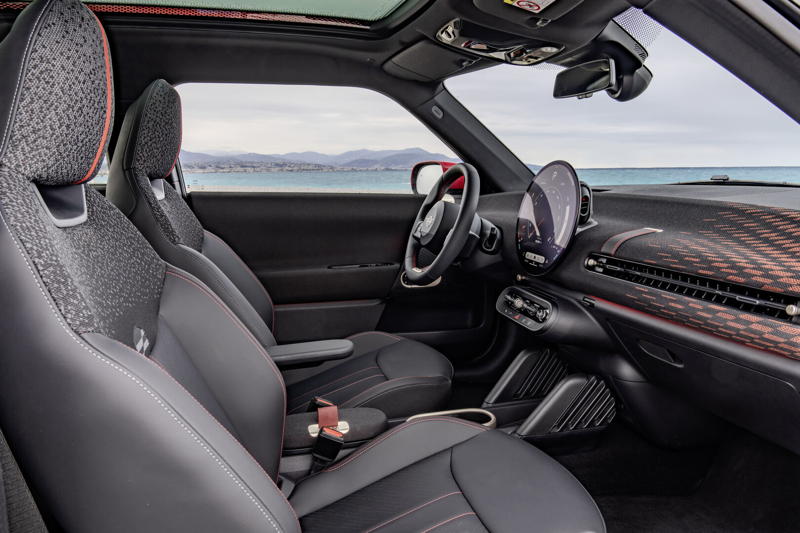 Das Innere des Mini überzeugt mit modernem Design.