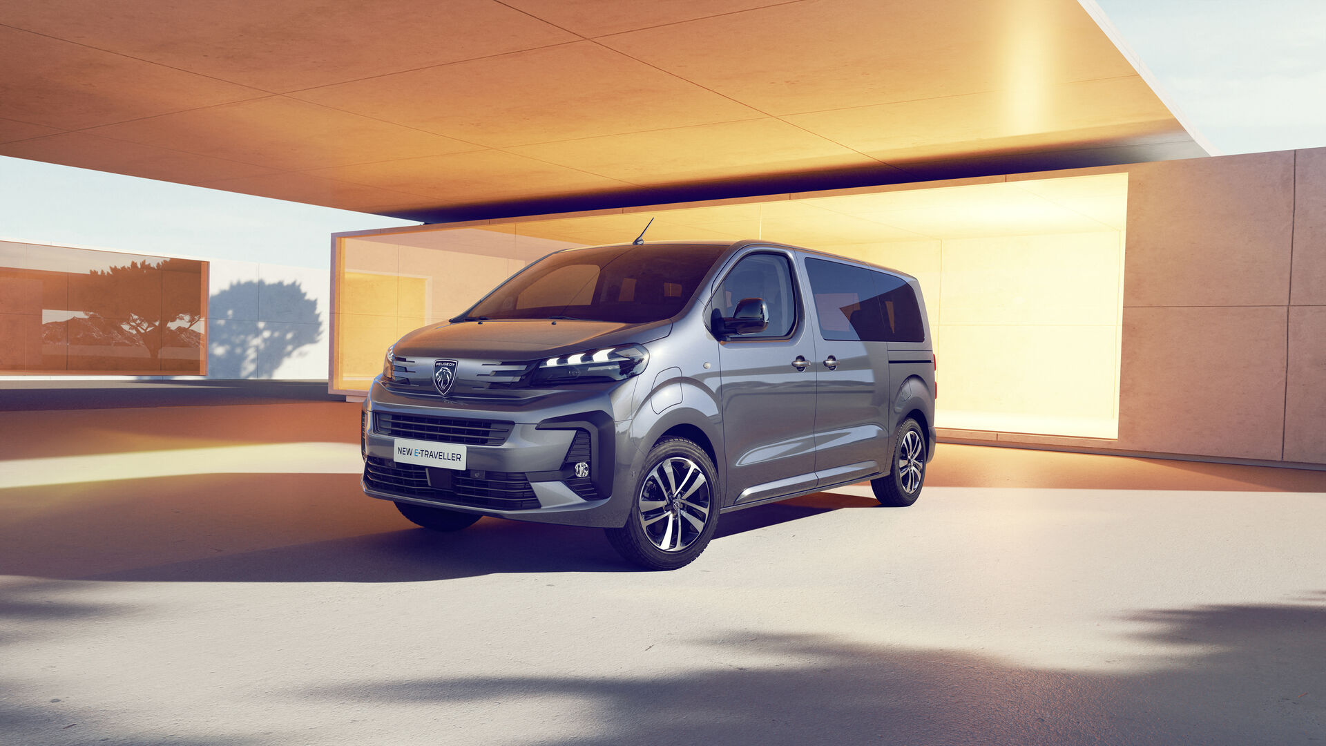 Im ersten Quartal launcht Peugeot das Facelift seines elektrischen Transporters E-Traveller. Diesen gibt es in zwei Längen: Standard (4,98 Meter) und Lang (5,33 Meter).