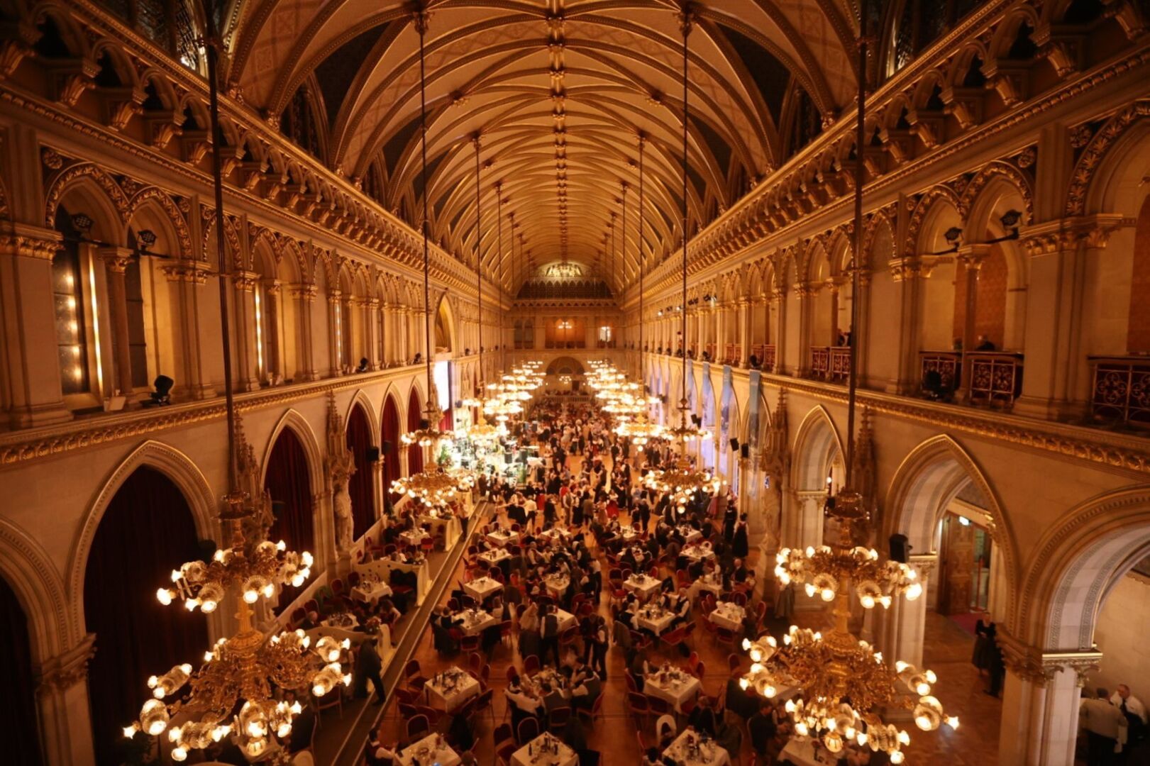 Gedeckte Tafeln im Wiener Rathaus