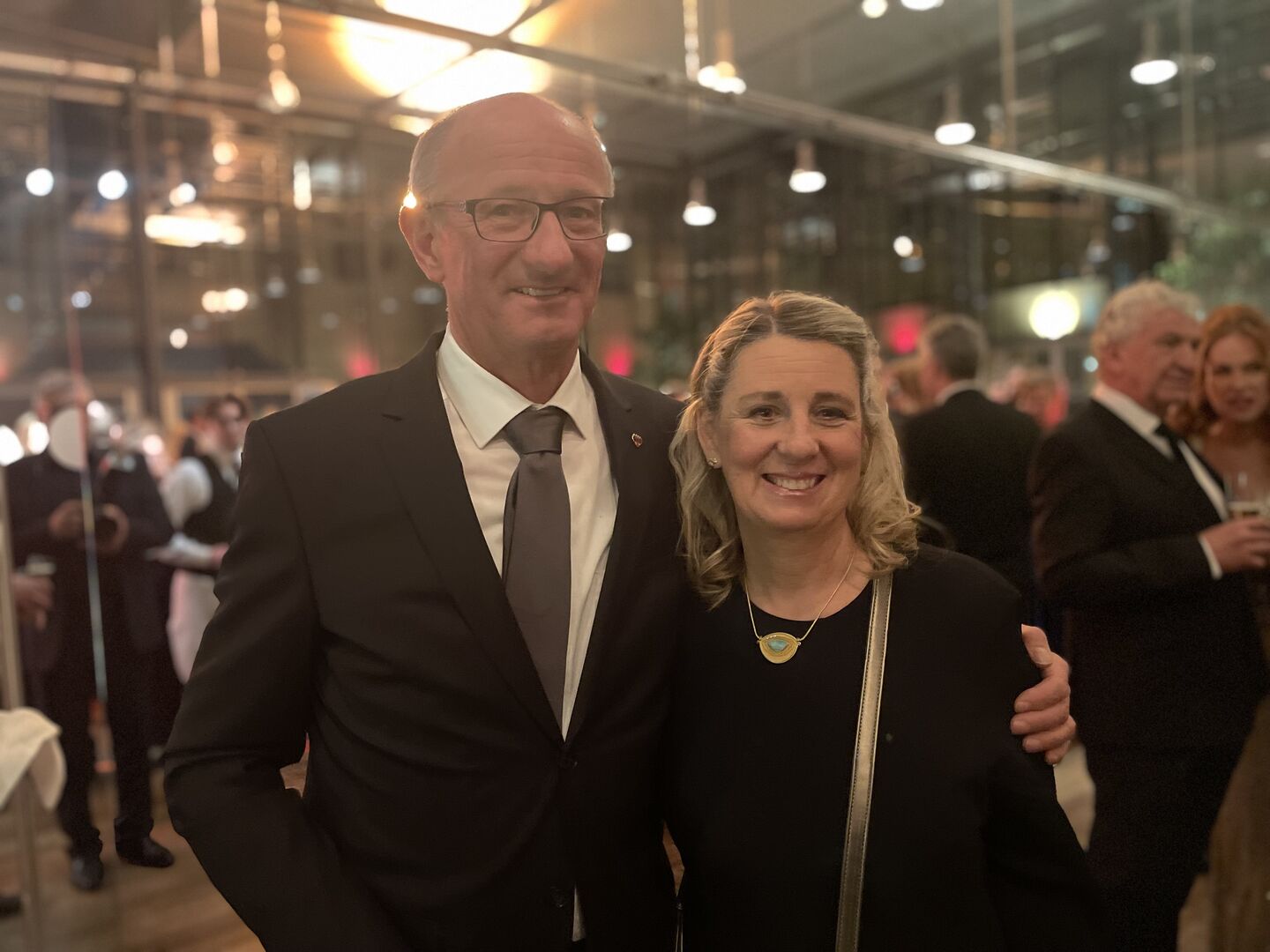 Paar am Wirtschaftsball