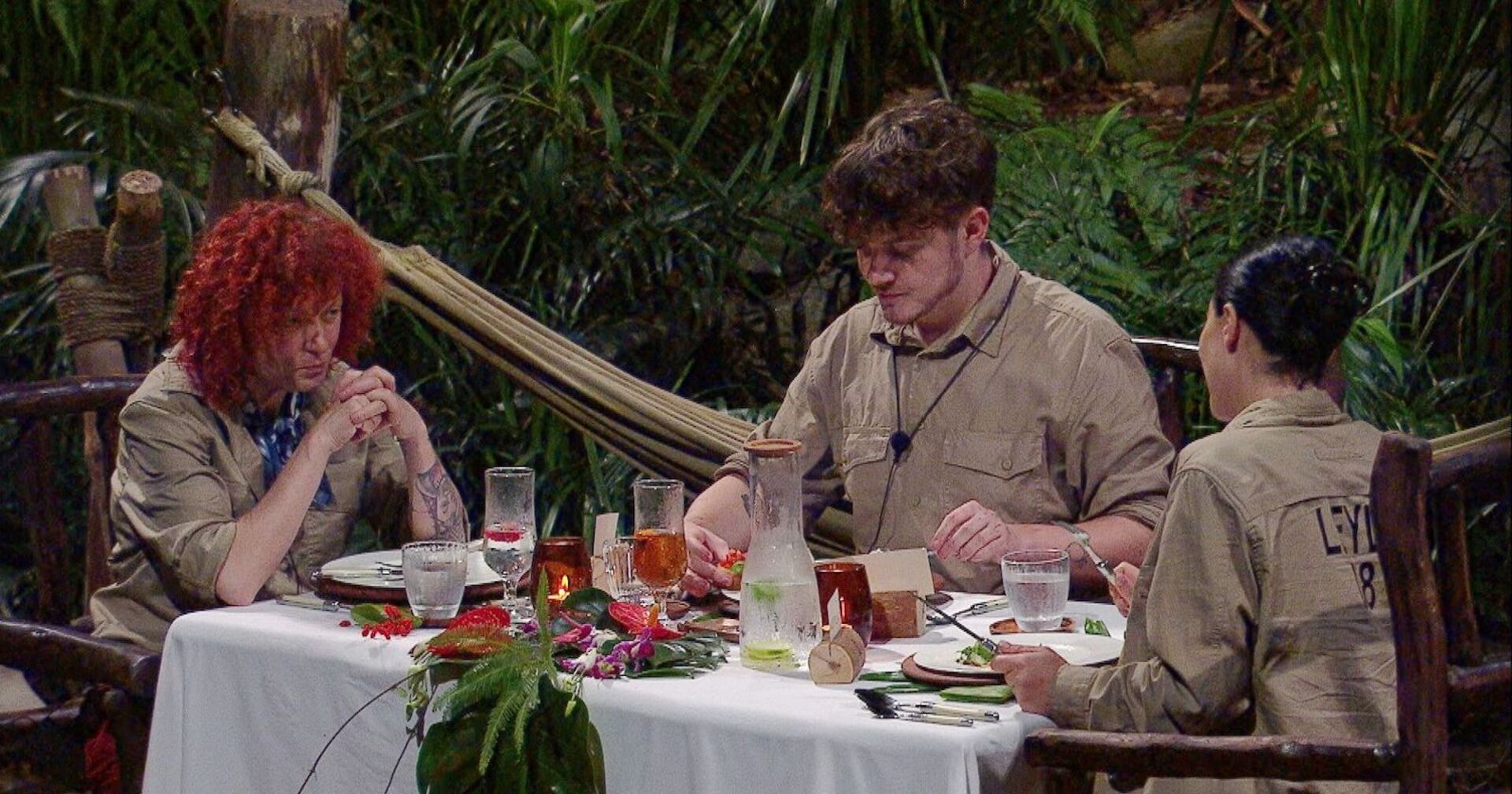 Die Teilnehmer des Dschungelcamps bei der Dschungelprüfung.