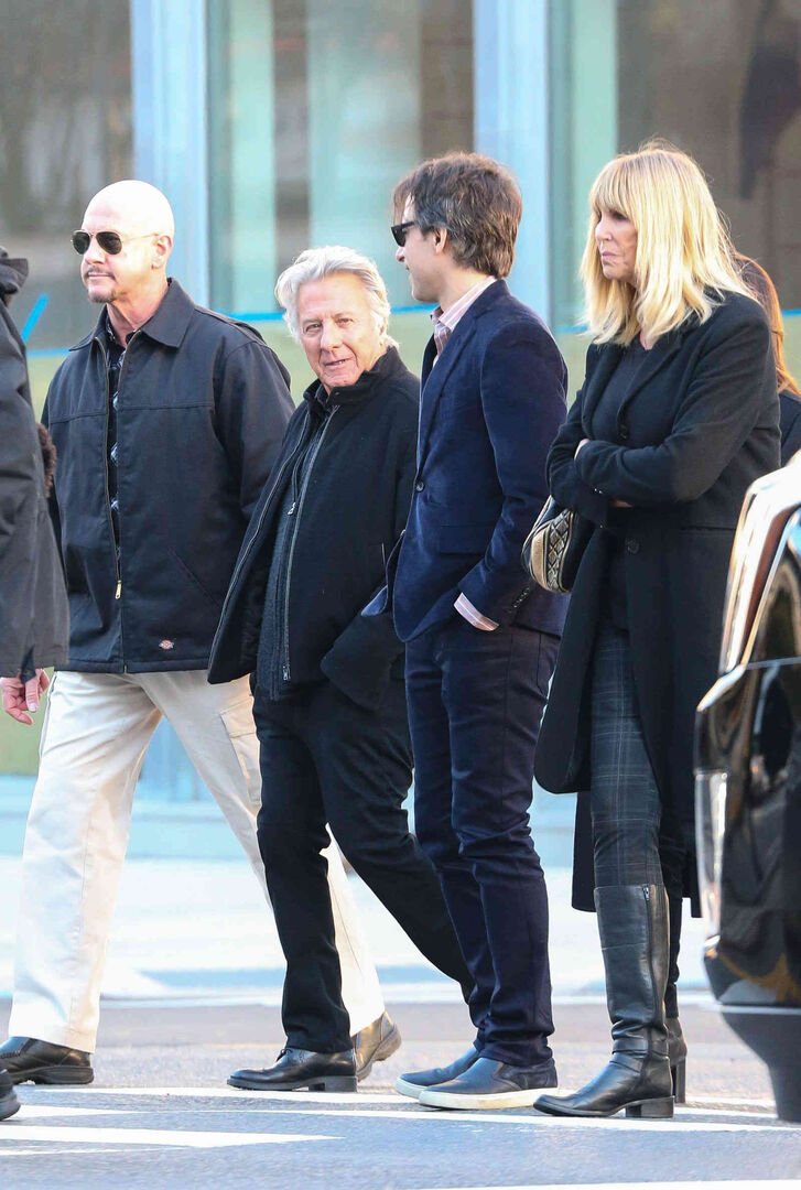 Dustin Hoffman spaziert durch das East Village in New York.