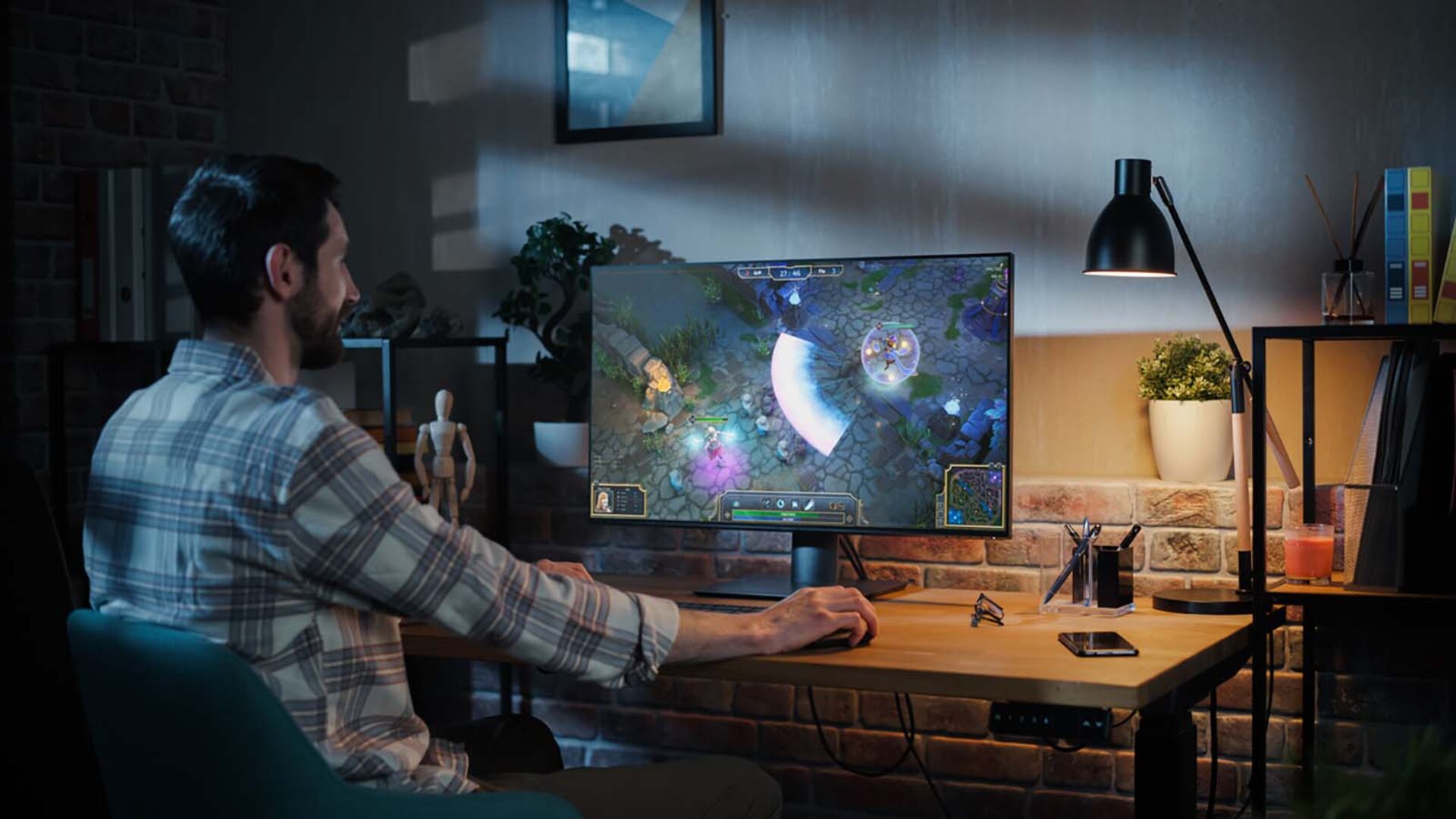 Mann beim Gaming | Credit: iStock.com/gorodenkoff