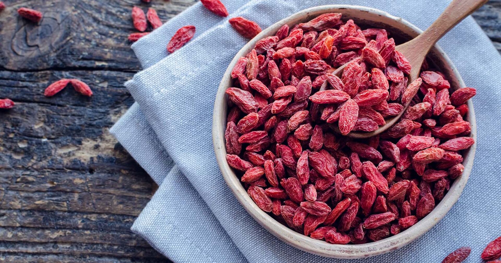 Goji Beeren in einer Schale | Credit: iStock.com/NelliSyr