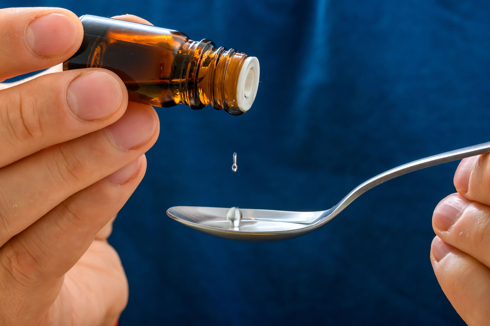 Tropfen auf Löffel