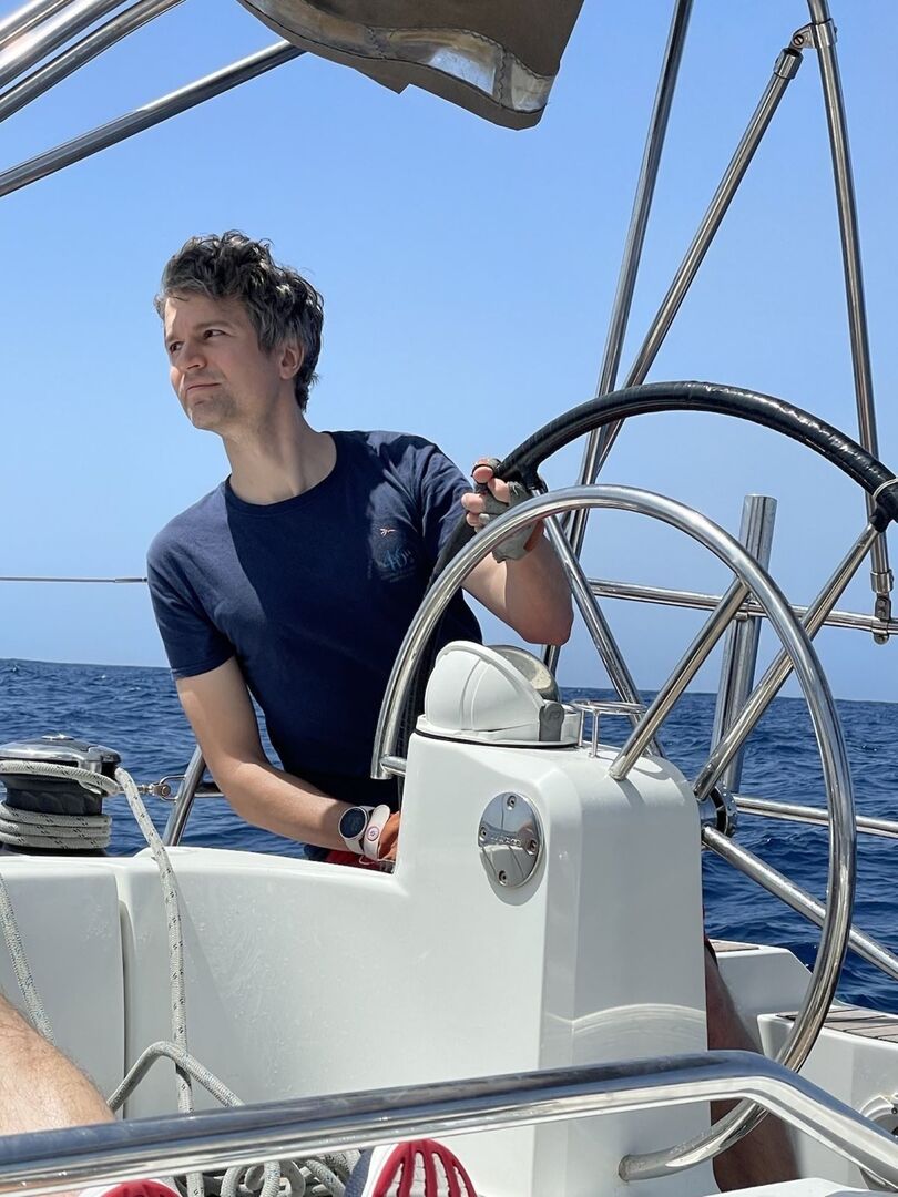 Neos-Kandidat Lukas Rupsch beim Segeln