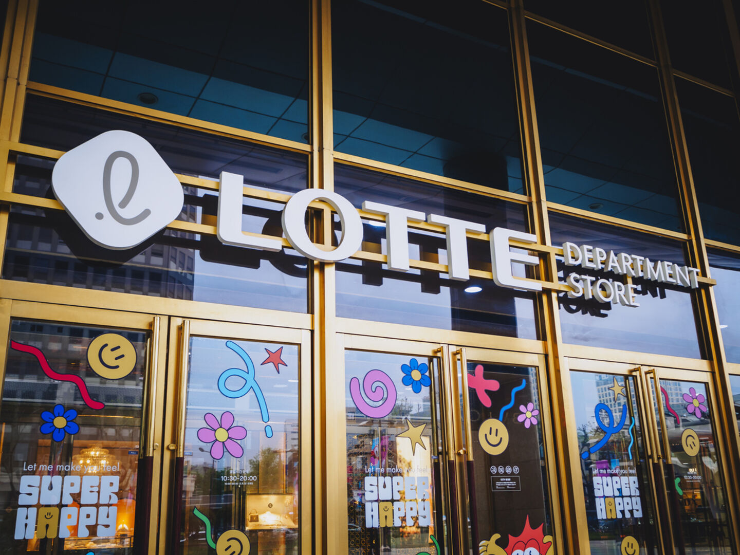 Einkaufszentrum im Lotte Tower | Credit: iStock.com/VTT Studio