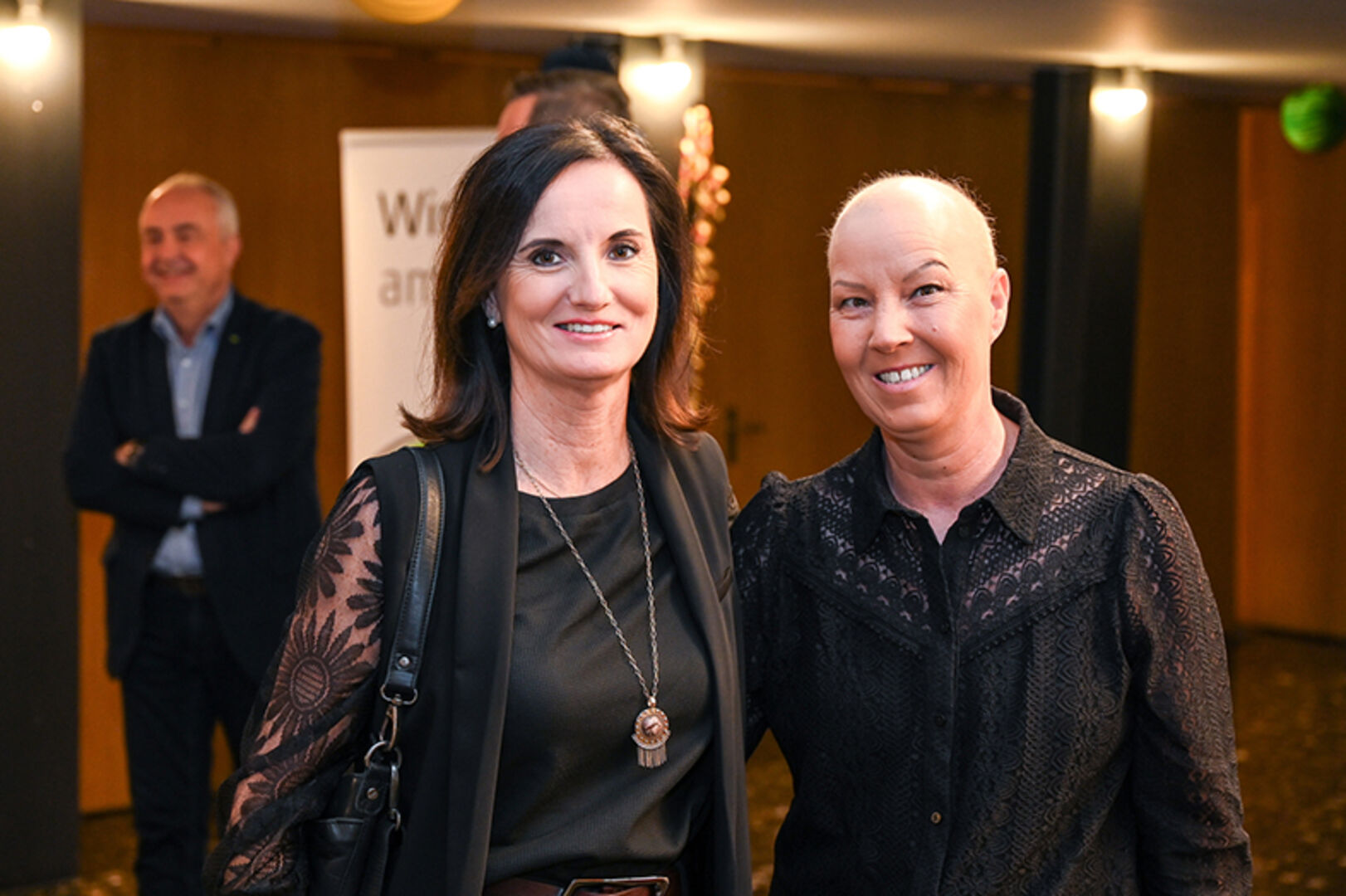 Simone Murinik (Lauterach) und Gewinnerin Iris Müller (Götzis)