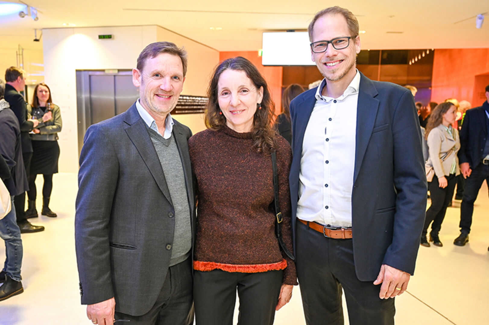 Rektor Jörg Maria Ortwein mit  Maria Anna und GF Florian Kessler (beide Stella Vorarlberg) (v. li.)