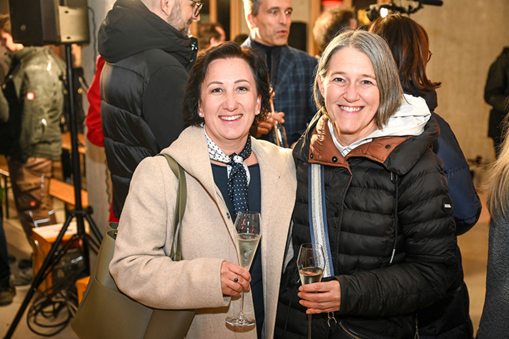 Dir. Beate Puff-Kopf (Hotel am Garnmarkt) und Bettina Egle (Feinkostina) (v. li.)