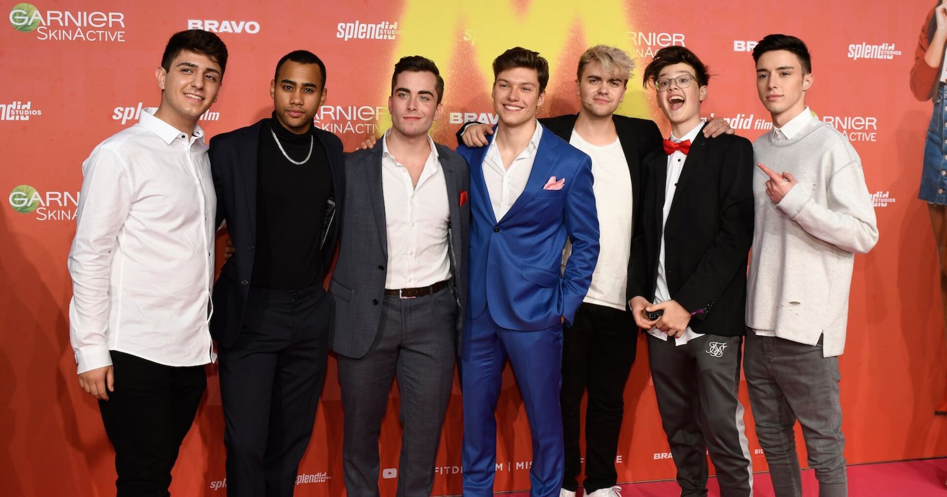 Pablo Grant mit Kollegen auf dem roten Teppich in Köln 2019.