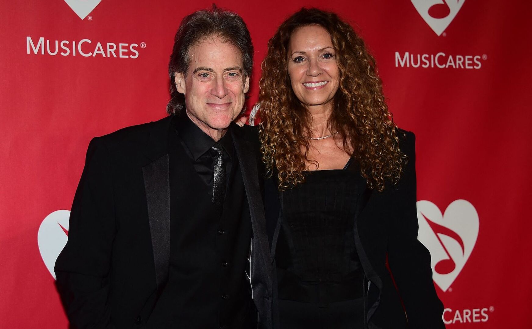 Richard Lewis mit seiner Frau Joyce Lapinsky bei einer Veranstaltung 2015.