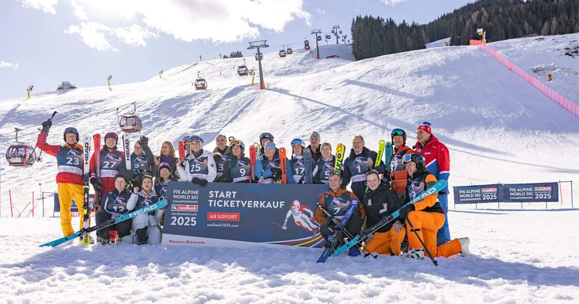 Die österreichischen Ski-Legenden der letzten WM in Hinterglemm haben sich zum Legendenrennen getroffen.