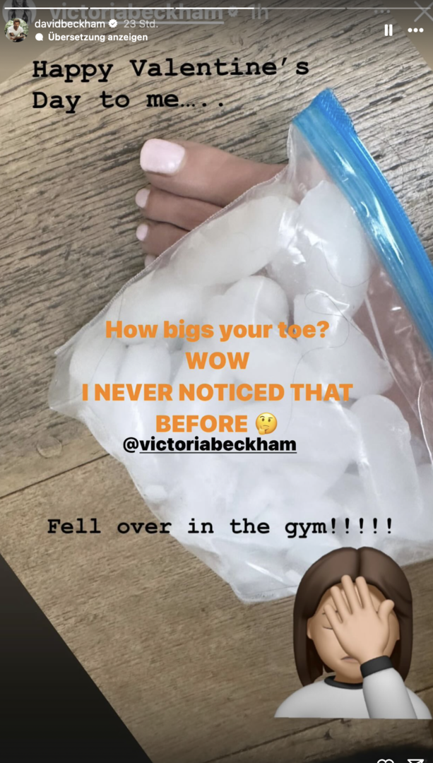 Ein Screenshot von einer Zehe und einem Kühlbeutel drauf.