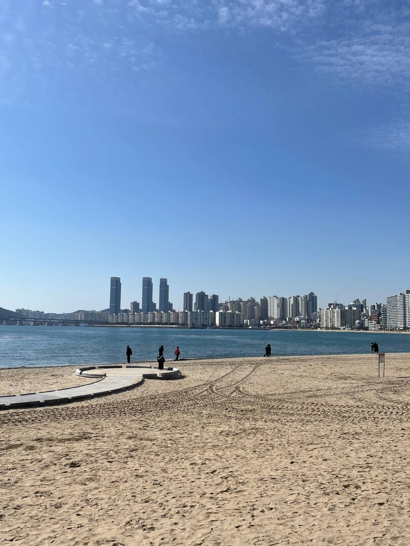 Skyline von Busan am Gwangalli Strand in Südkorea