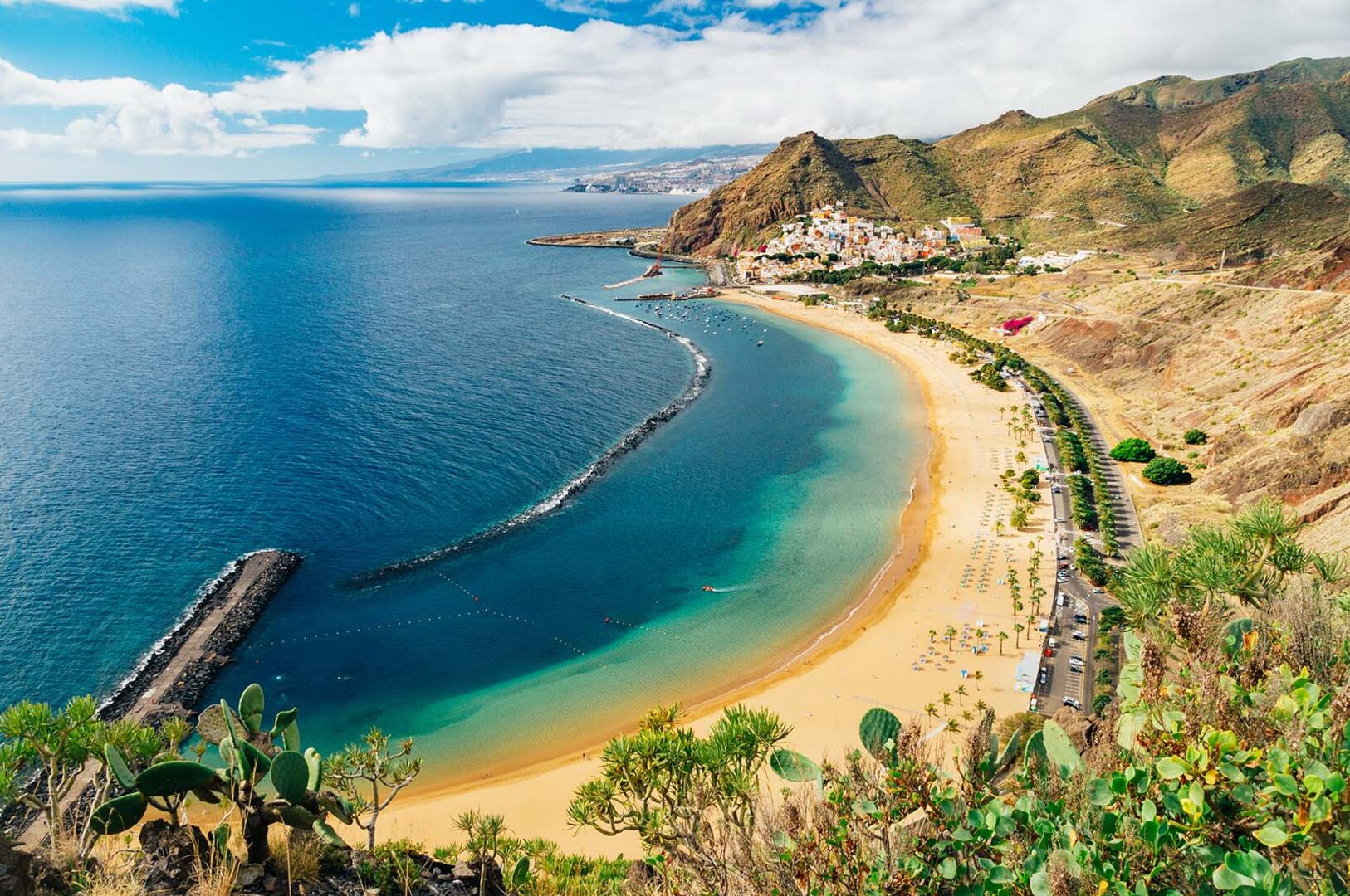 Playa de las Teresitas bei Santa Cruz | Credit: iStock.com/leskas