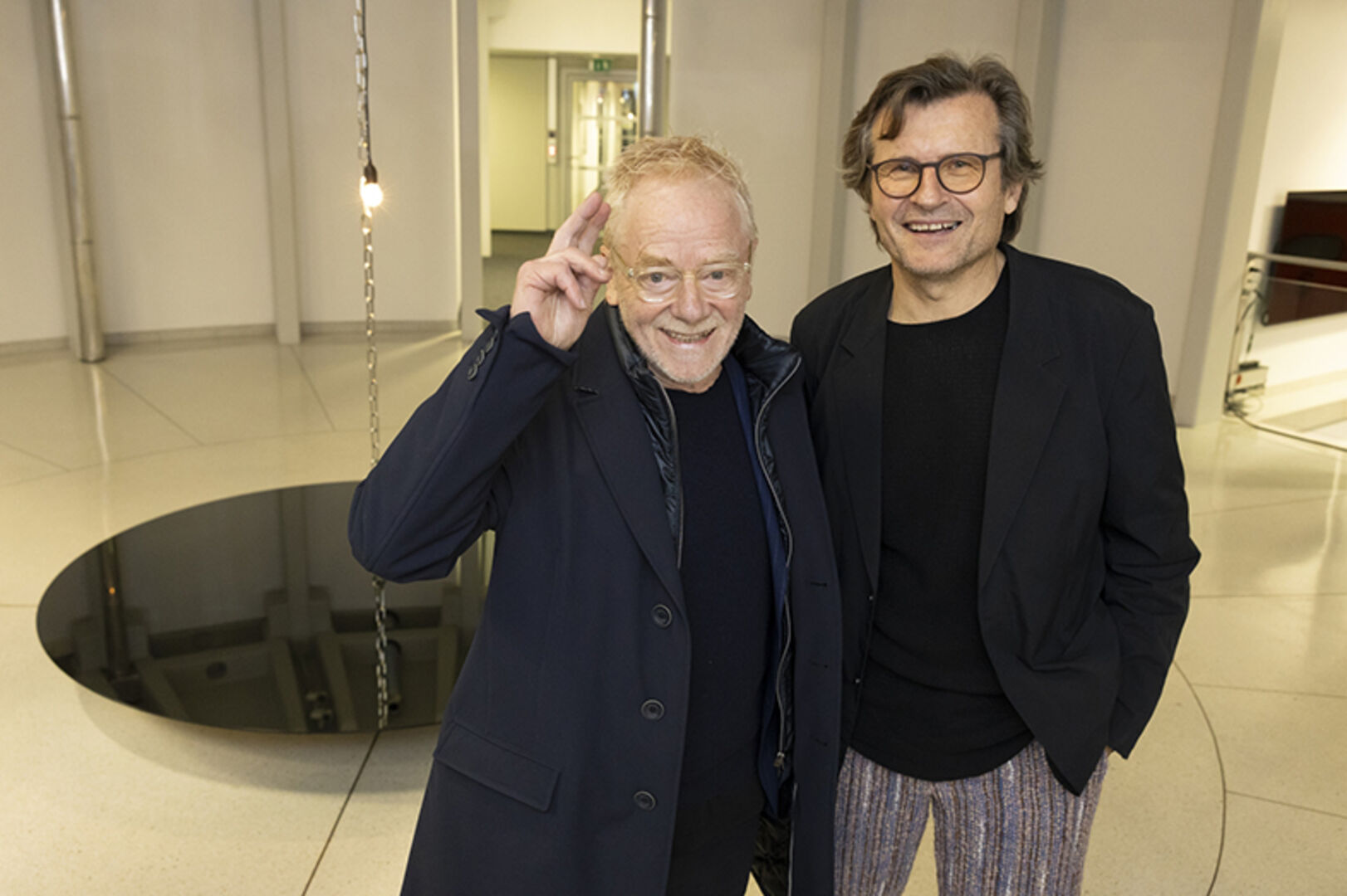 Künstler Tone Fink und Ausstellungskurator Marbod Fritsch