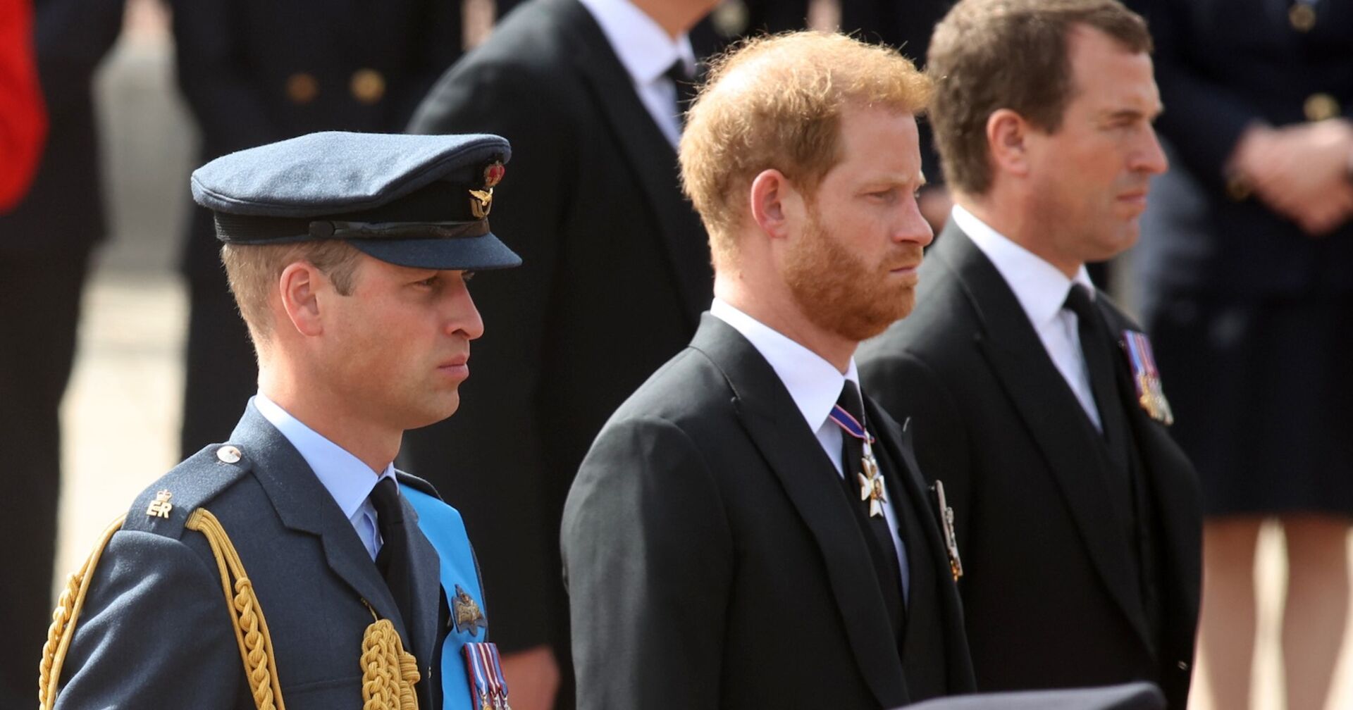 Prinz William und Harry bei der Verabschiedung von Queen Elizabeth.