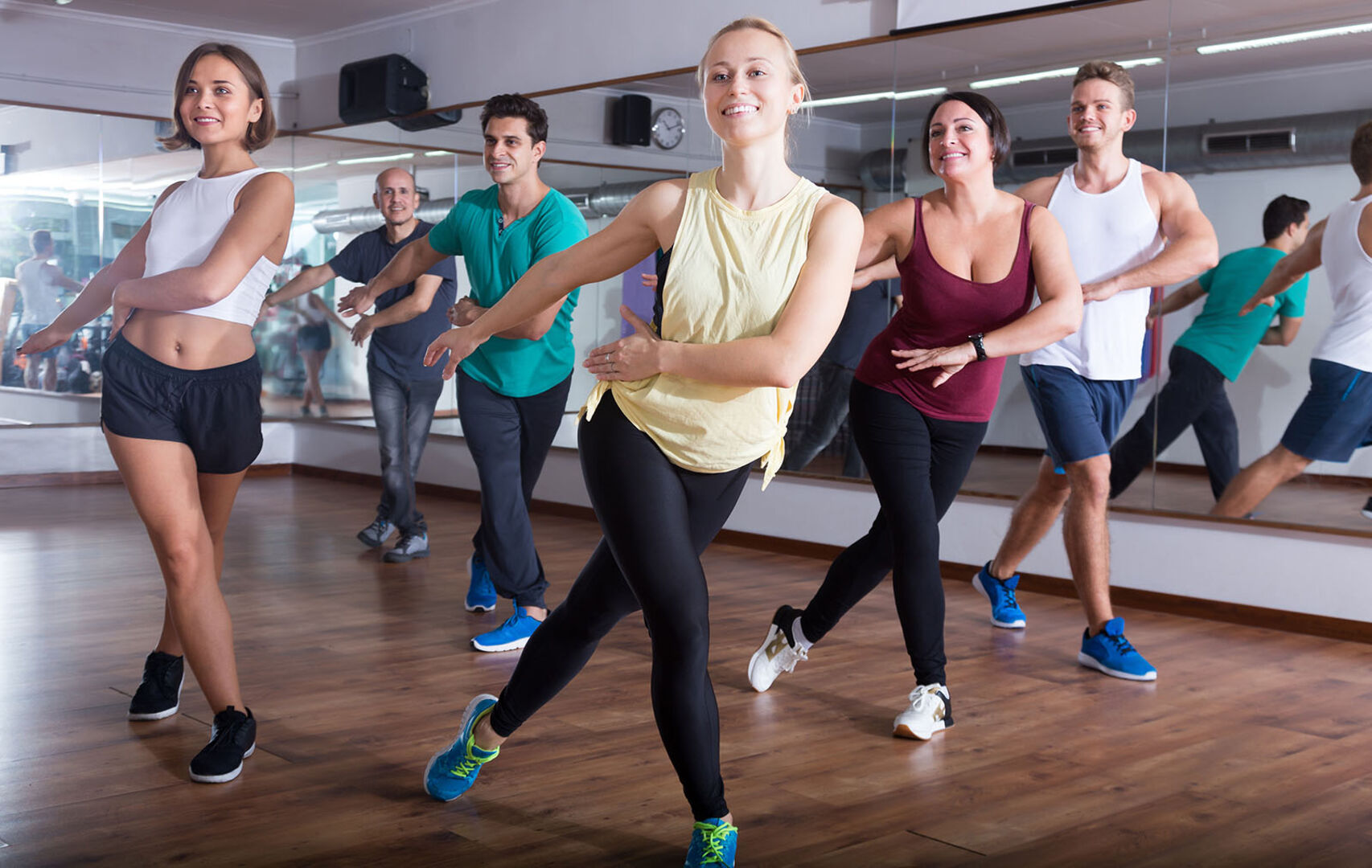 Frauen machen Zumba | Credit: iStock.com/JackF