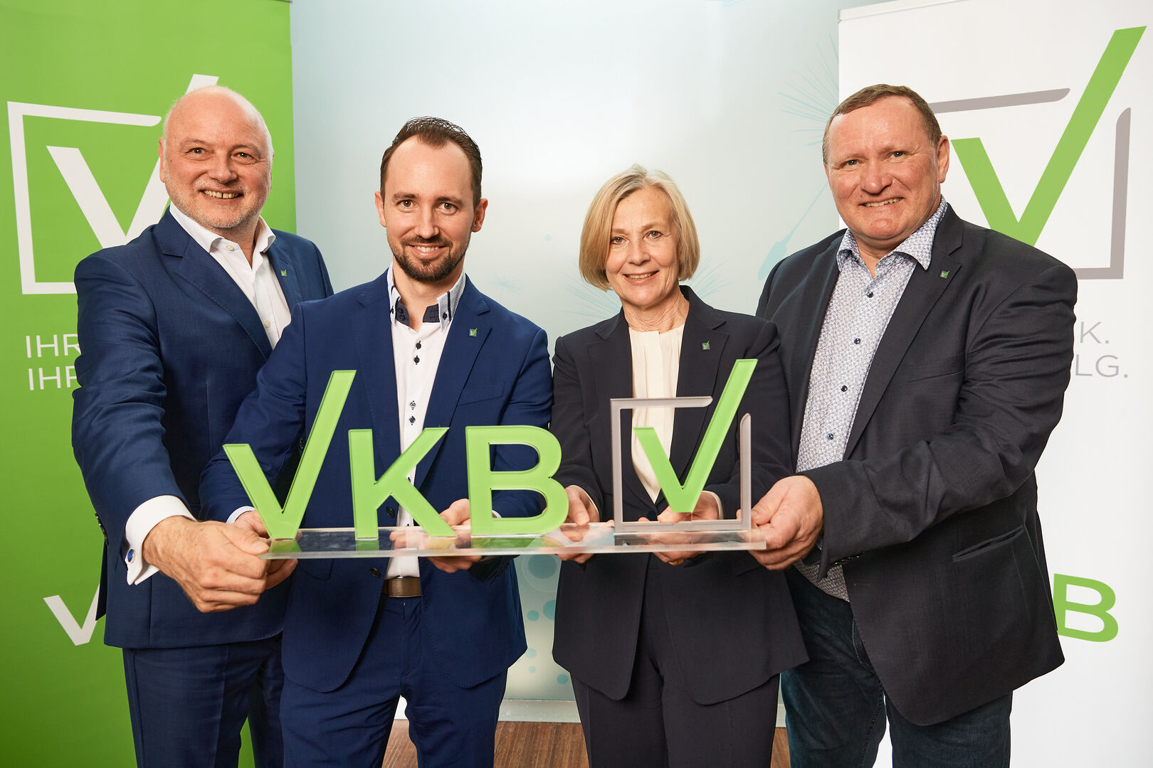 VKB-Vorstandsdirektor Alexander Seiler, VKB-Vorstandsdirektor Markus Auer, VKB-Vorstandsdirektorin Maria Steiner, VKB-Aufsichtsratsvorsitzender Matthäus Schobesberger