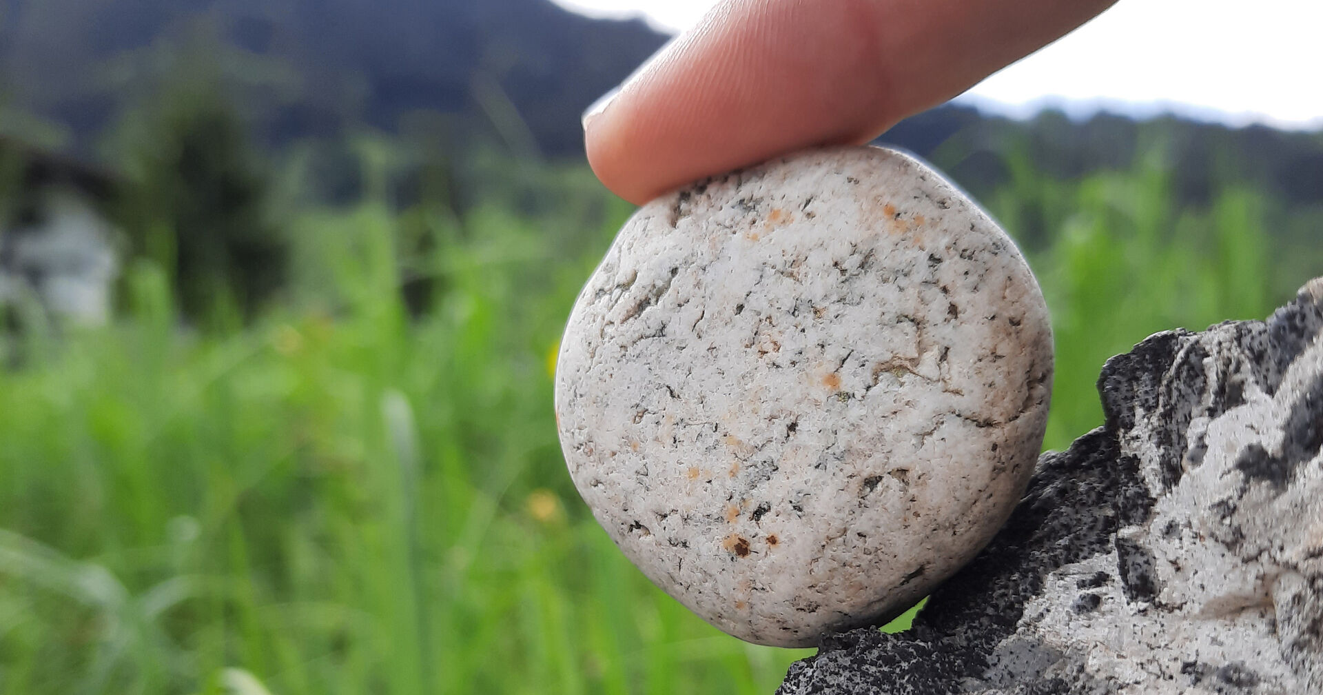 Den Stein ins Rollen bringen.