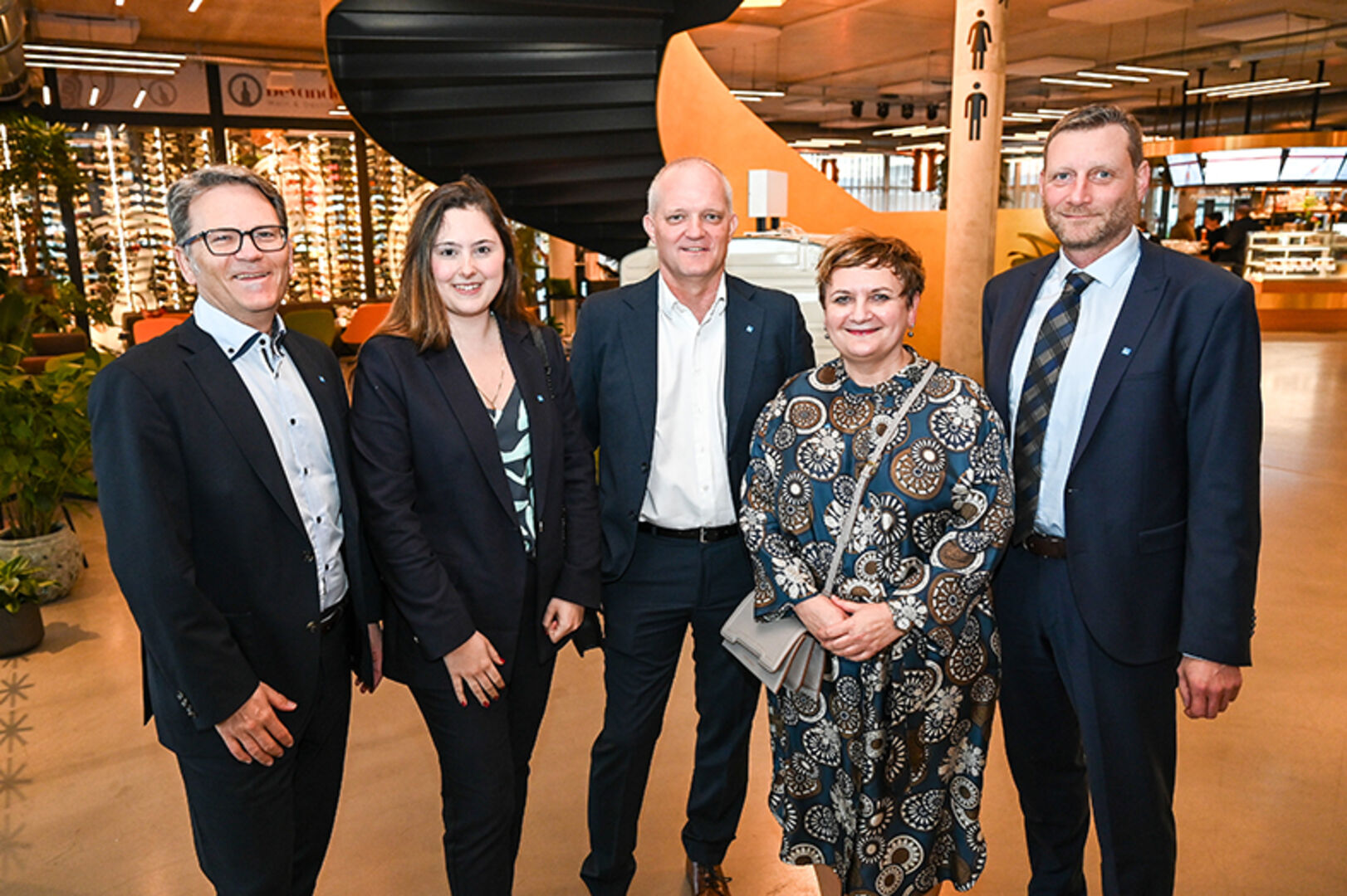 Von der Hypo Bludenz: Christoph Gebhard, Tamara Wachter, Filialleiter Hannes Bodenlenz, Brigitte Cehtel und Thomas Bürger