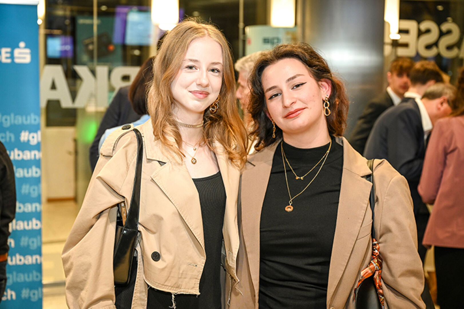 Murisa Begic &amp; Esra Karsli (Freundinnen der Siegerin)