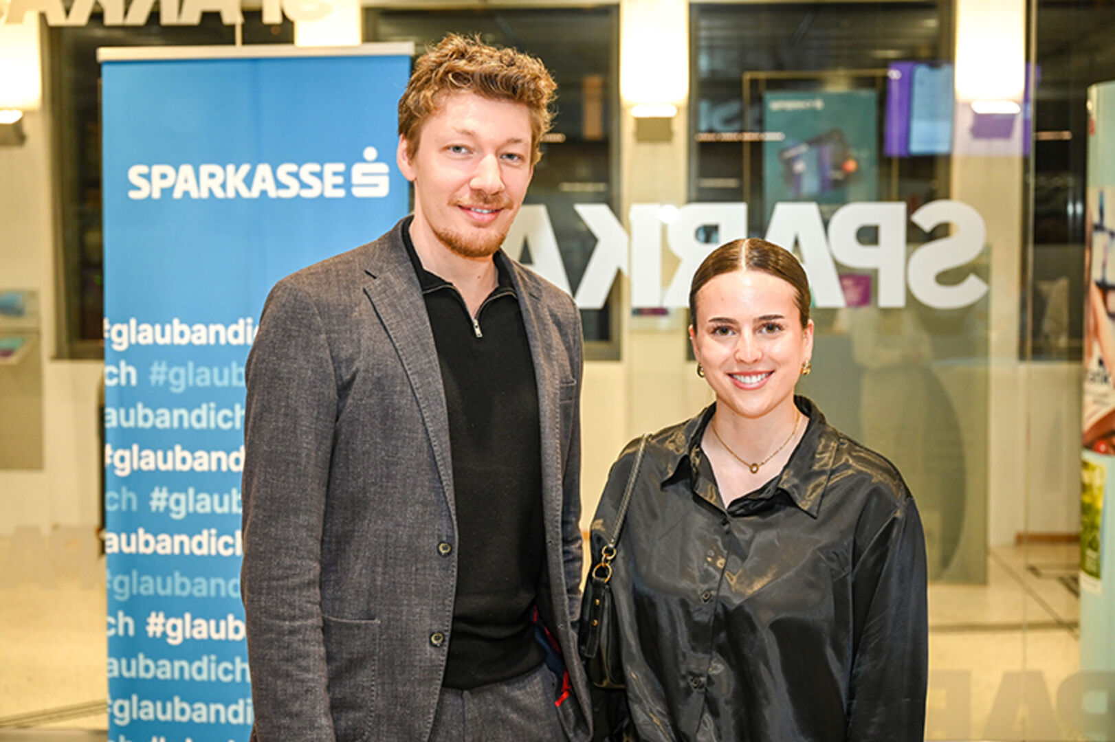 Nikola Bartenbach (Öffentlichkeitsarbeit Stadt Bludenz) und Lisa Buttazoni (Sparkasse)