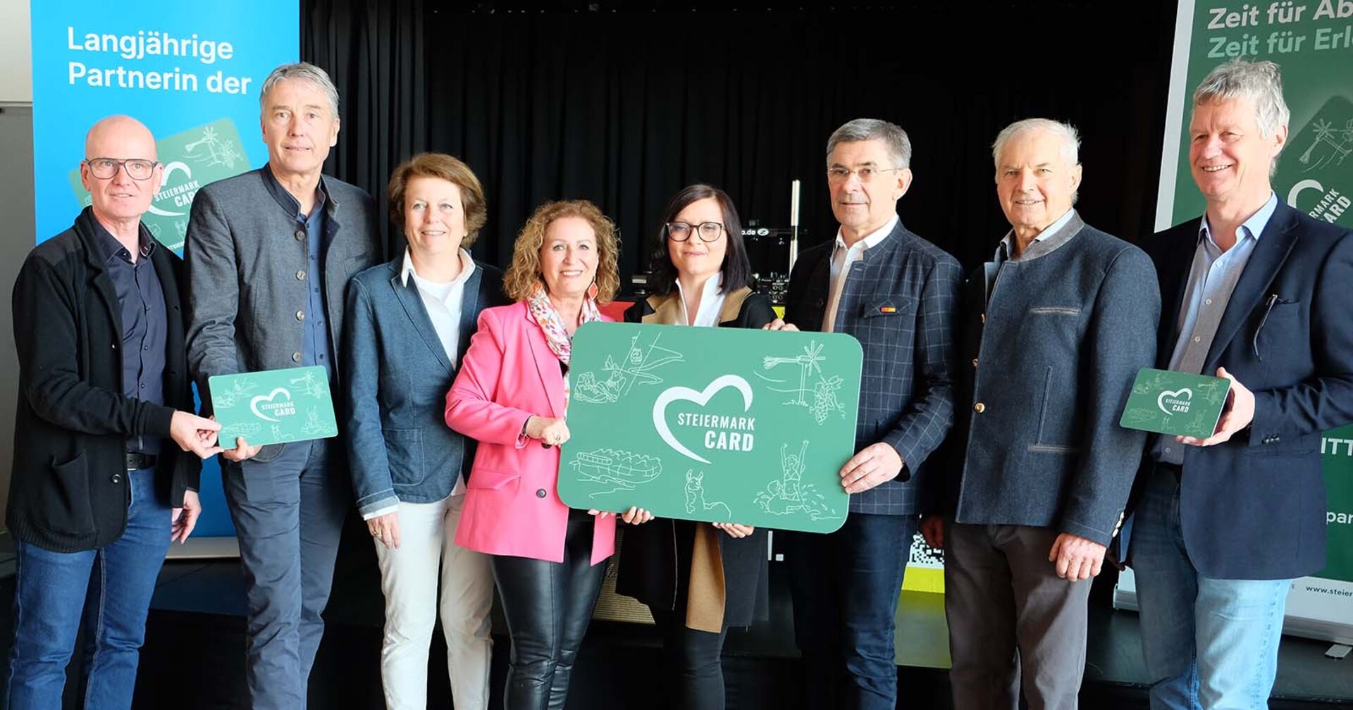 Hans Koller (Austro Vinyl), Fehringer Bürgermeister Johann Winkelmaier, Elisabeth Weixler (Gesellschafterin Steiermark-Card), Doris Wolkner-Steinberger (Gesellschafterin Steiermark-Card), Anita Klug (Geschäftsführerin Steiermark-Card), Landtagsabgeordneter Franz Fartek, Johann Kandlbauer (Gesellschafter Steiermark-Card), Rudolf Huber (Gesellschafter Steiermark-Card) bei der Präsentation der neuen Steiermark Card