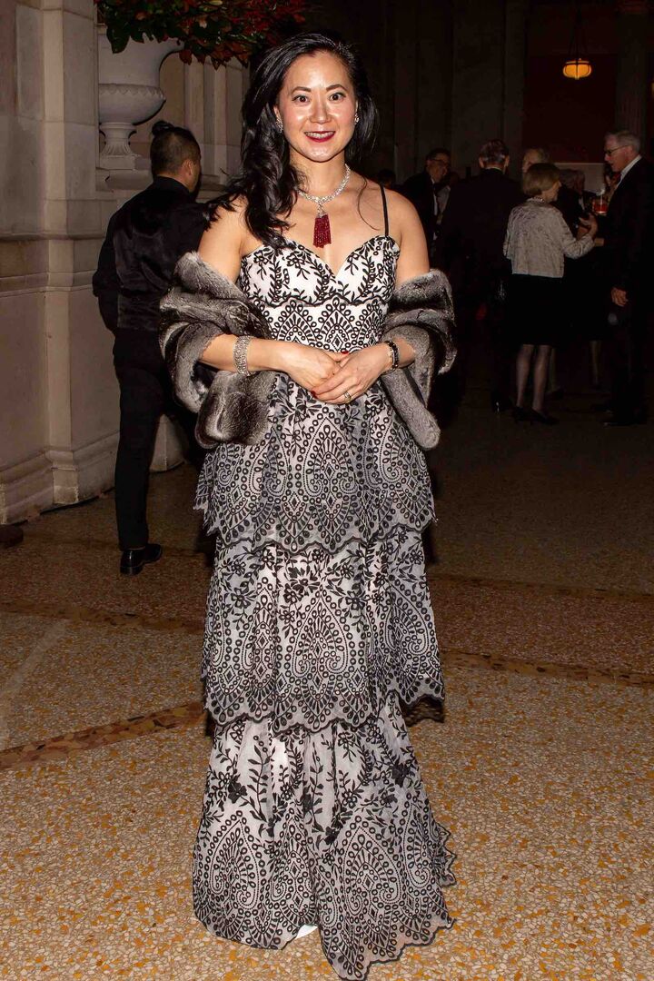 Angela Chao in einer Abendrobe.