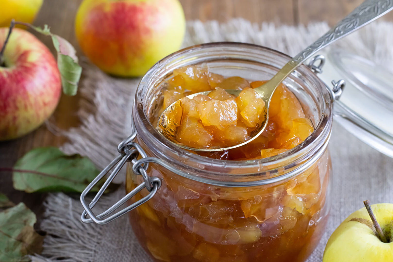Apfel-Zwiebel-Chutney | Credit: iStock.com/Albina Yalunina