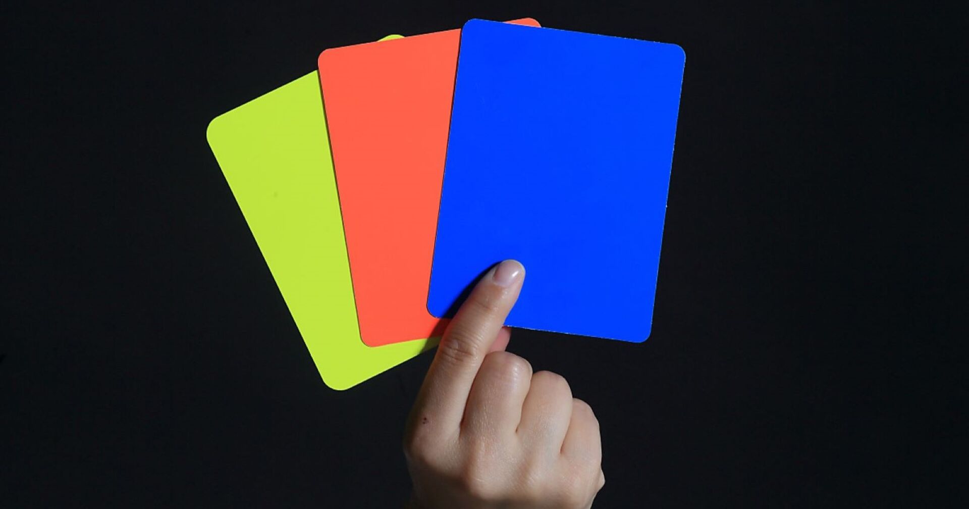 Gelbe, rote und blaue Karte