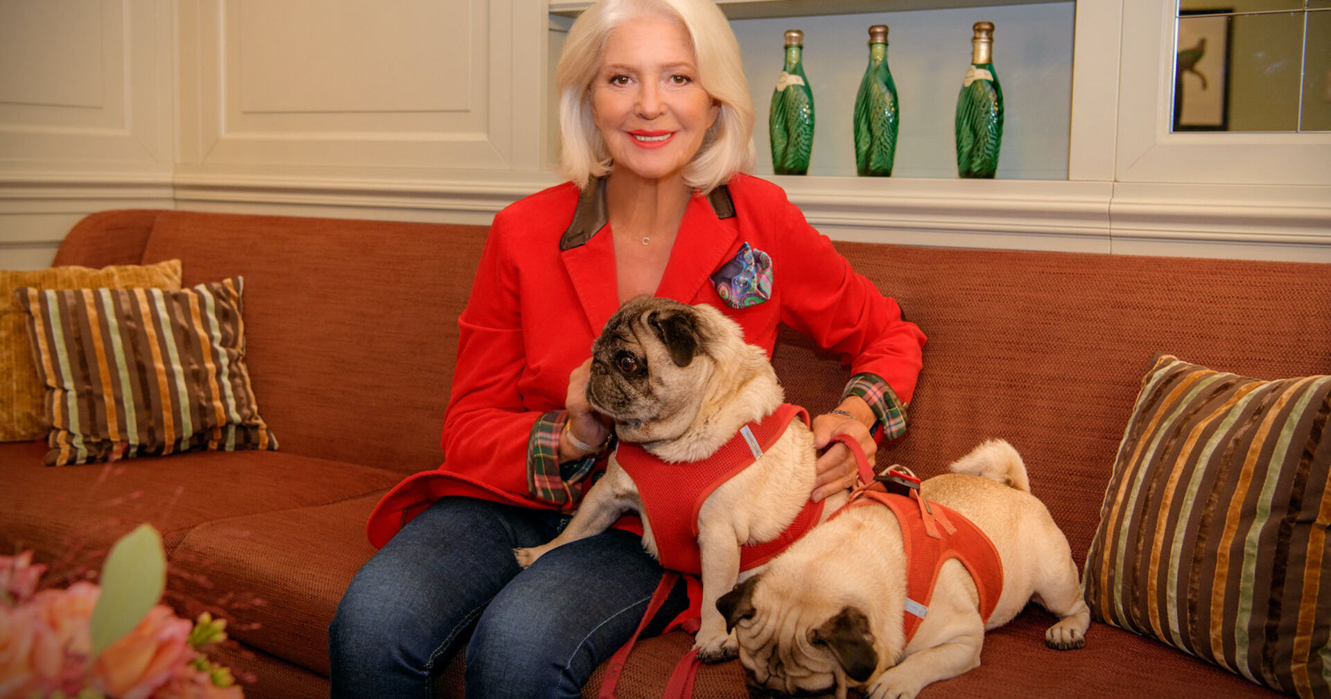 Christina Hörbiger mit Möpsen Vicco und Monty.