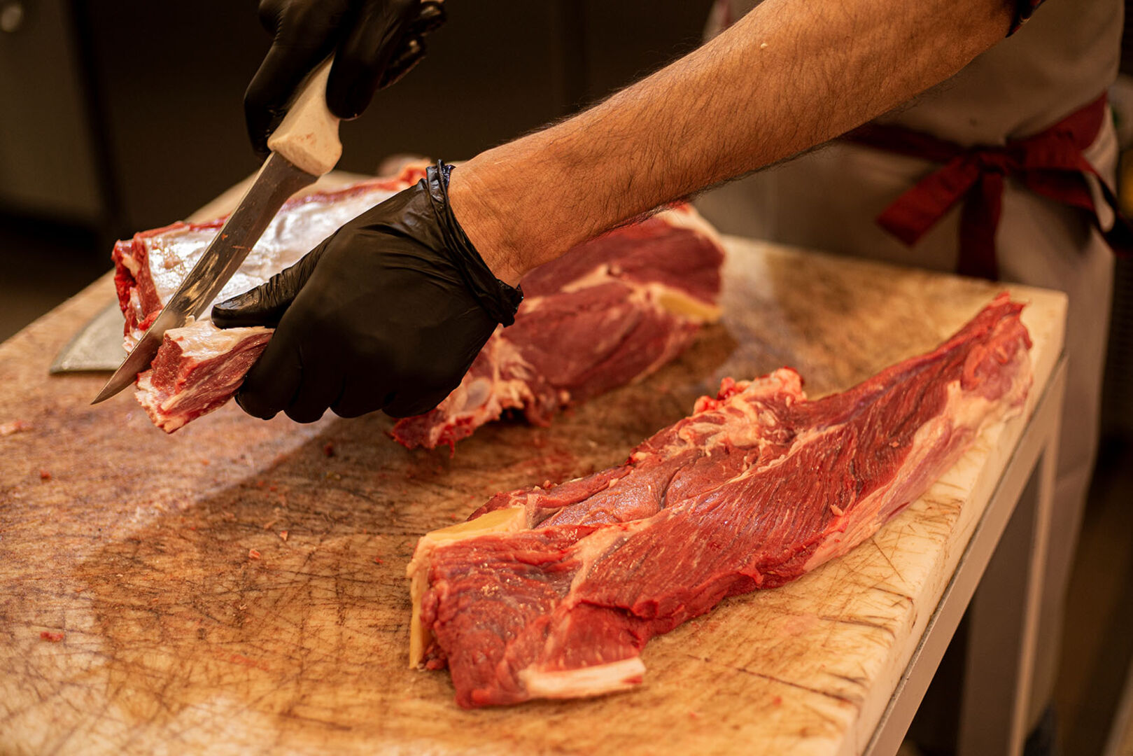 Fleisch vom Fleischer | Credit: iStock.com/Sasun Malyan