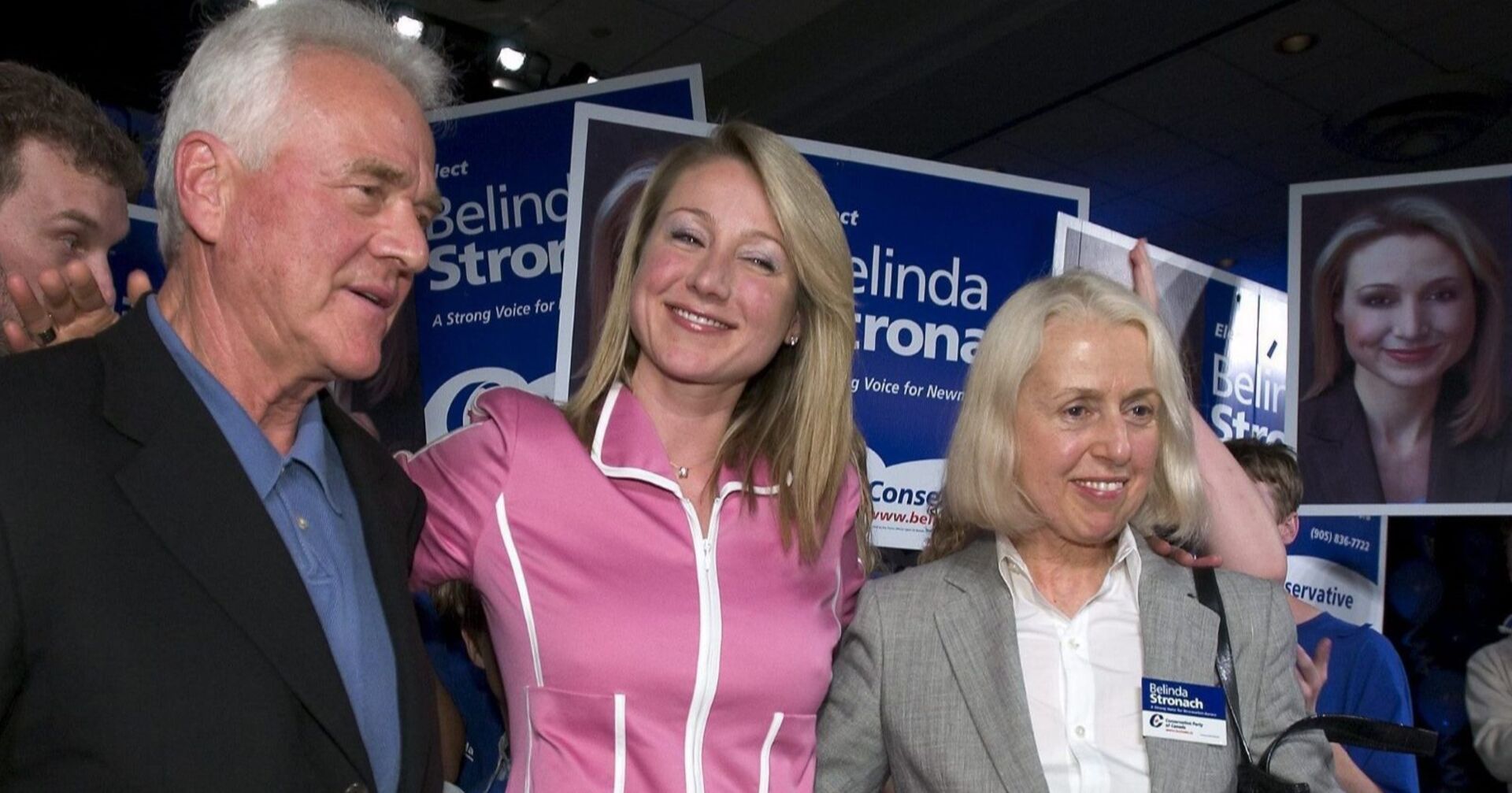 Frank, Belinda und Frieda Stronach auf einem seltenen Foto bei einer Wahlveranstaltung von Belinda Stronach