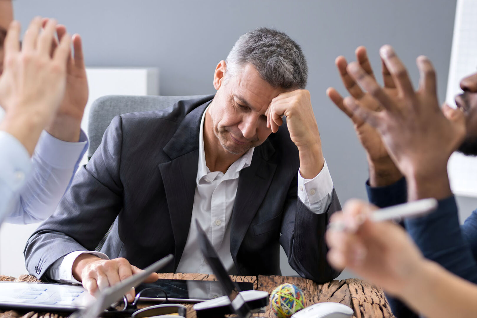 Mann ist frustriert | Credit: iStock.com/AndreyPopov