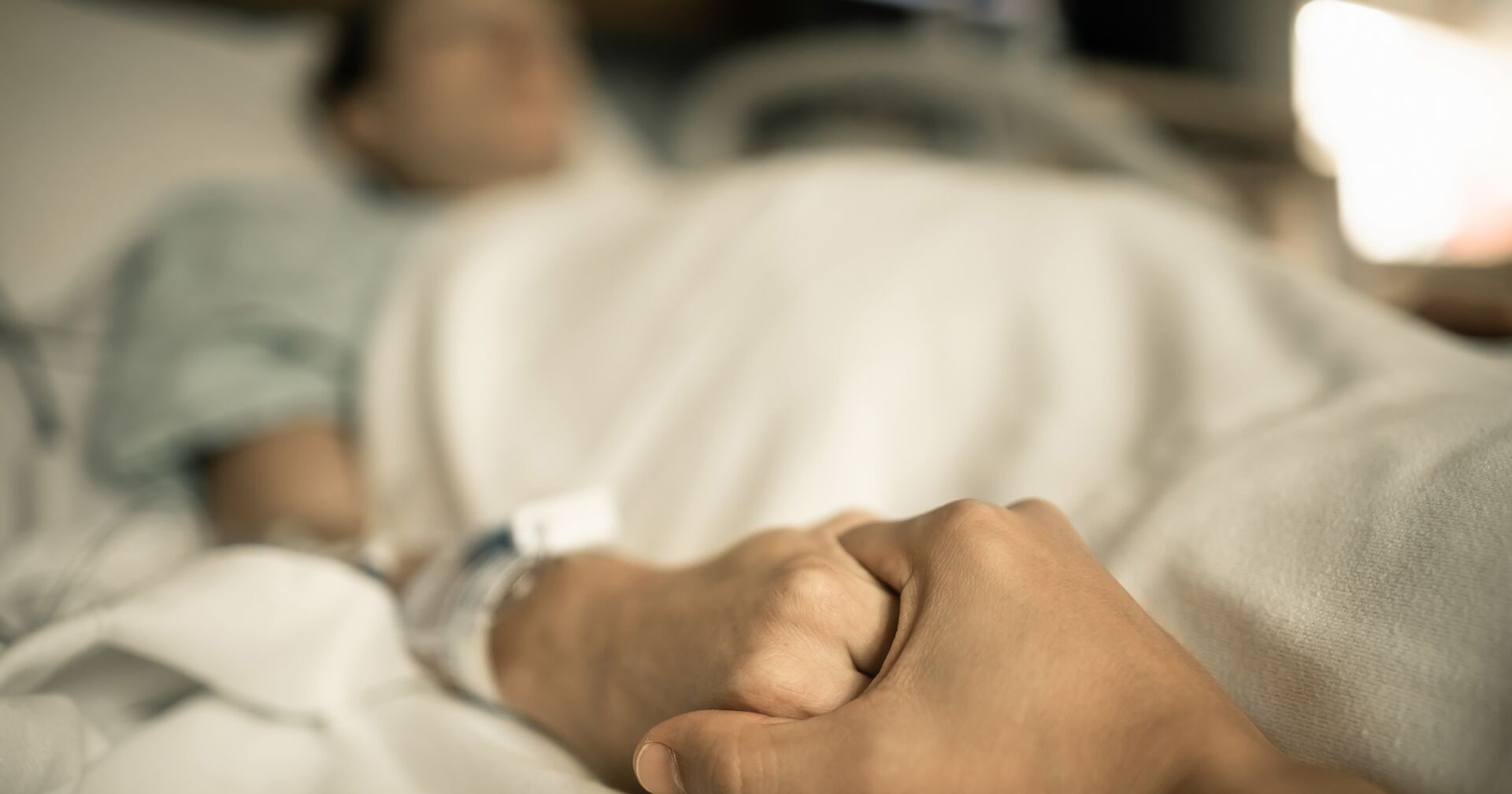 Ein Mann im Krankenhaus in Tiefschlaf versetzt.