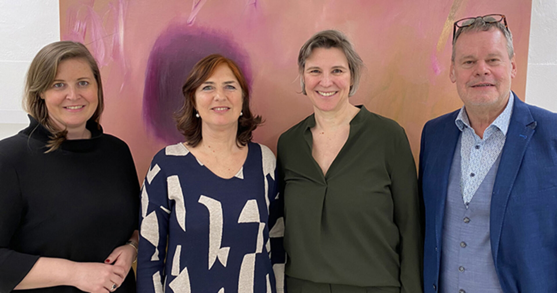 GF Verena Burtscher,  Obfrau Villa Falkenhorst, Elisabeth Tschann, Künstlerin Karin Lässer, Kurator Thomas Schiretz  (v. li.)