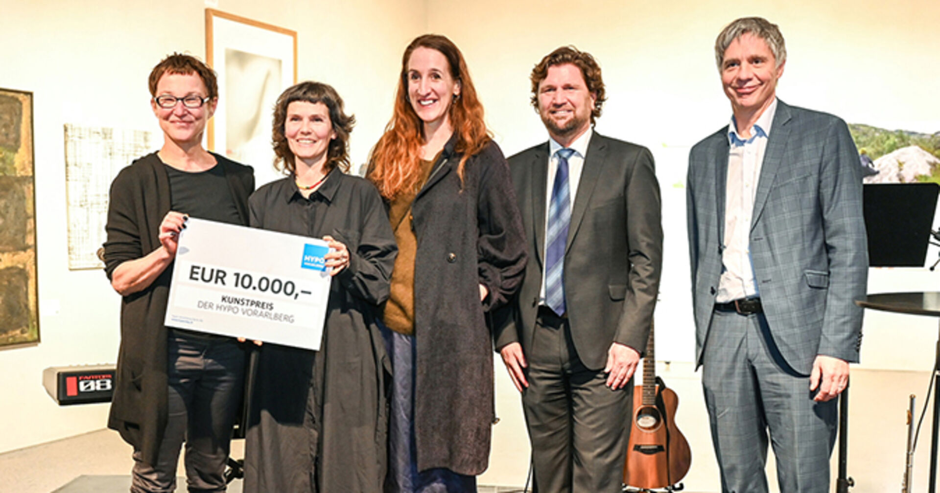 Preisträgerinnen Romana Hagyo &amp; Silke Maier-Gamauf, Sara Masüger (Jury), Hypo Vorarlberg Vst. Vors. Michel Haller &amp; Juryvors. Thomas D. Trummer (KUB-Direktor)