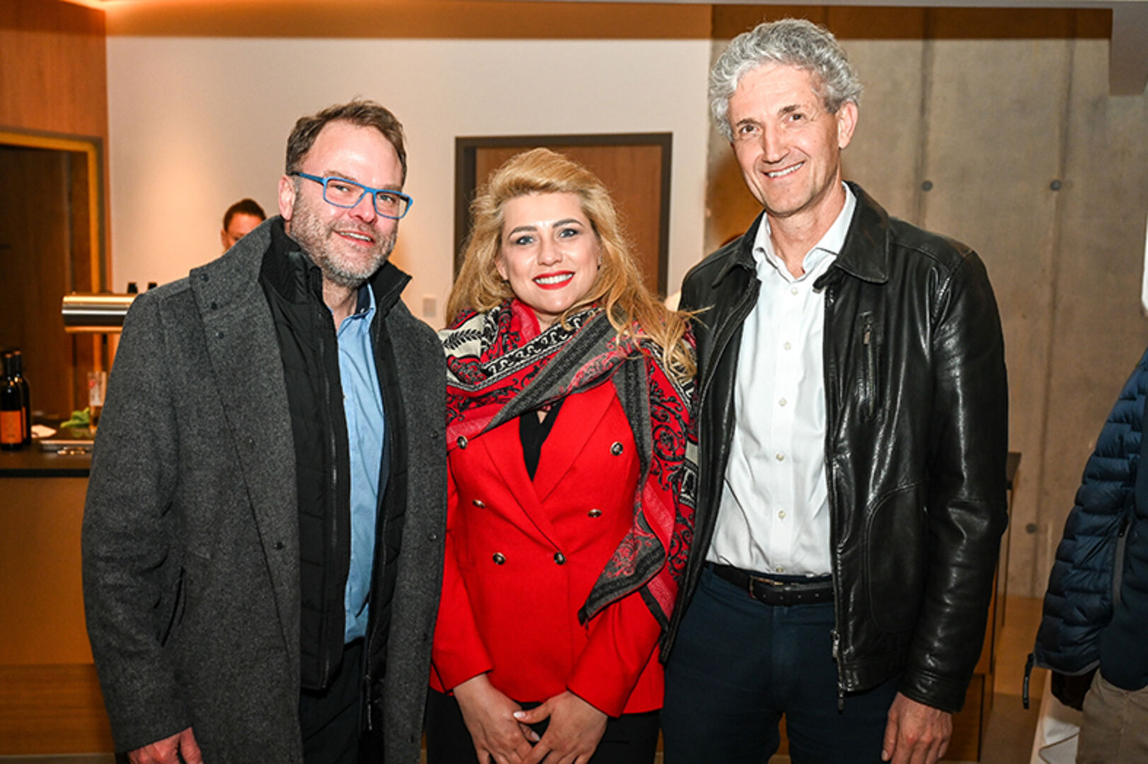 Alexander Rauch (Theurer + Rauch, Kempten) mit Karina Rudy und Stephan Rohrmoser (Hypo Riezlern) (v. li.)