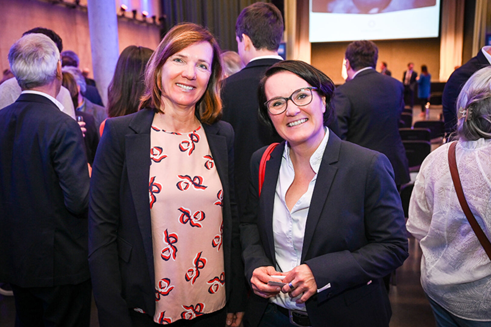Eva Fink (Hypo Egg) und Christiane Enzenhofer (Stadtmarketing Feldkirch) (v. li.)